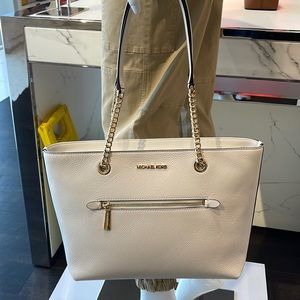 MICHAEL KORS
Jet Set Medium Front Zip Pebbled Leather Chain Tote Bag
Light Cream